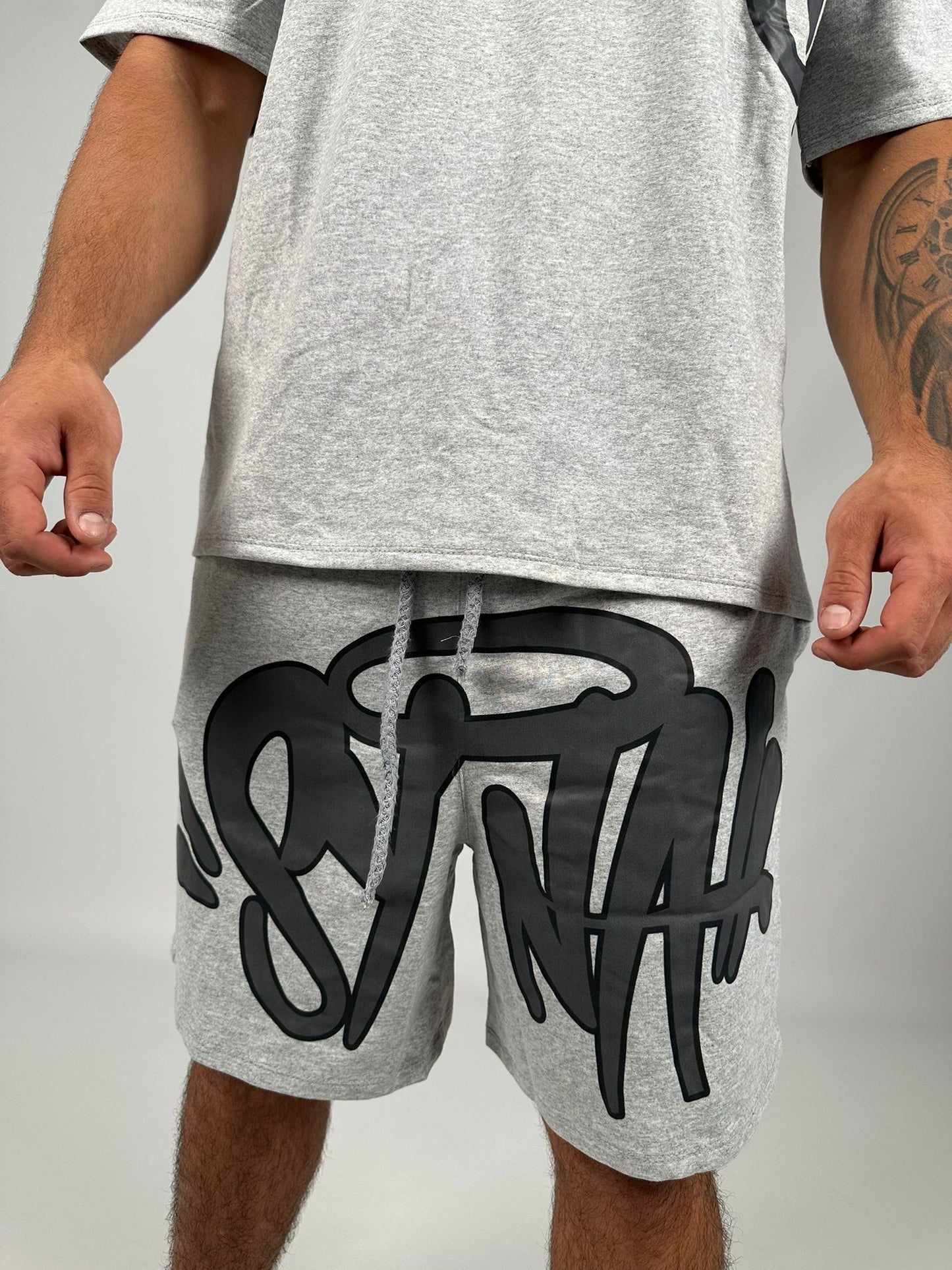 conjunto corto syna world gris